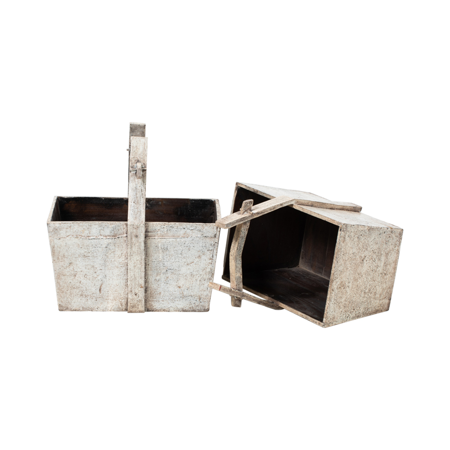 Cubo blanco con asa